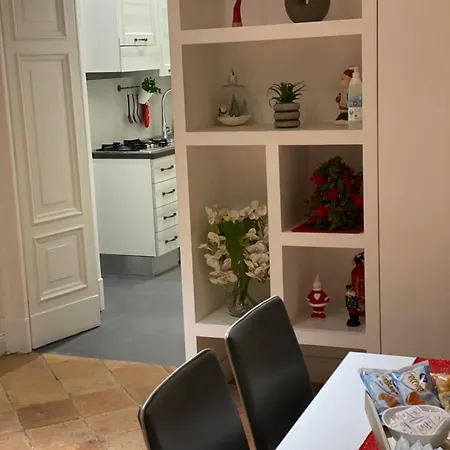 Donna Sofi Naples-3